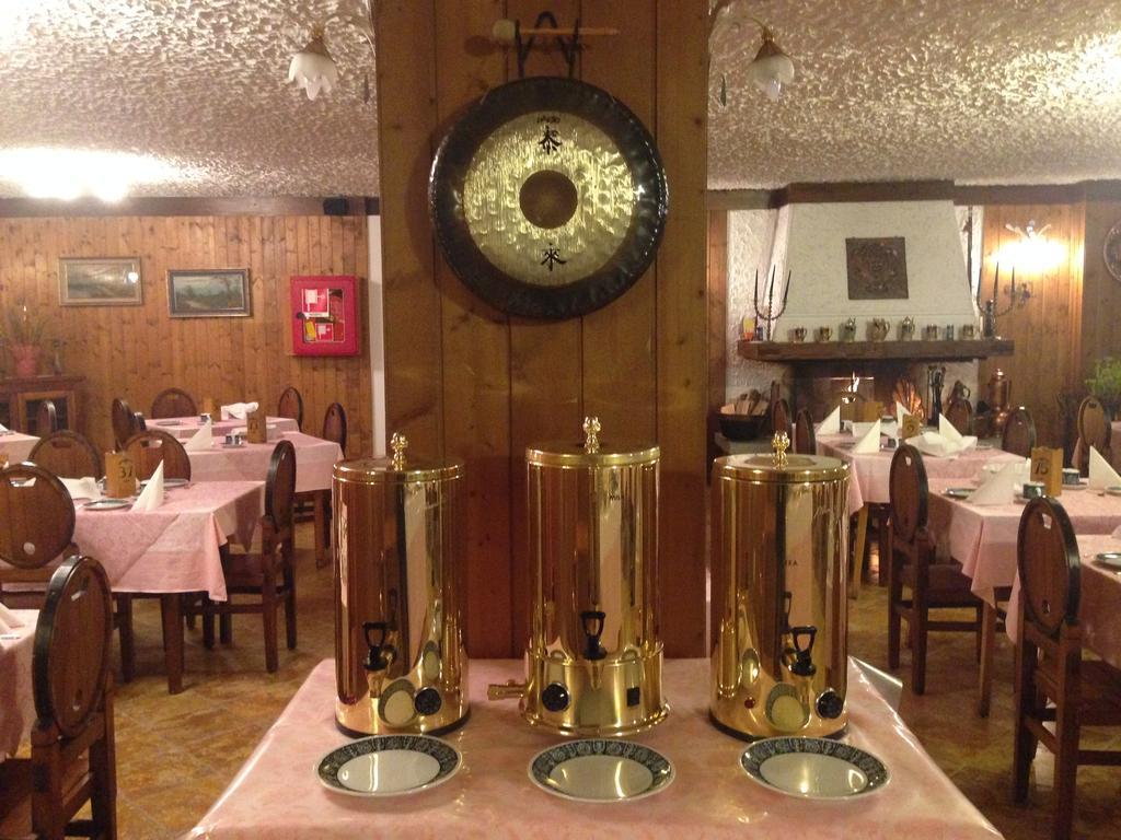 Hotel Zeni Мадона ди Кампильо Екстериор снимка